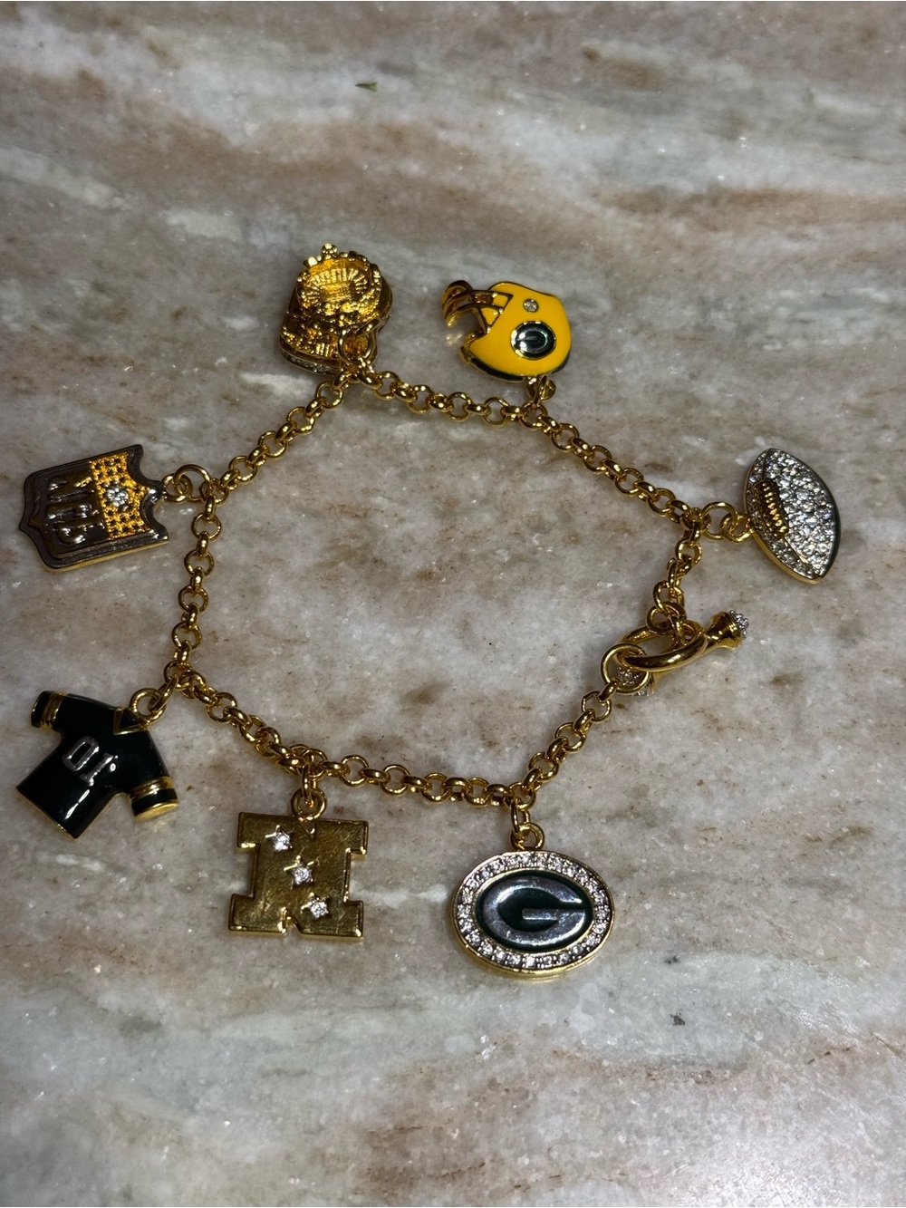DANBURY MINT VINTAGE GREEN BAY PACKERS Gold-Tone Sports Charm Bracelet